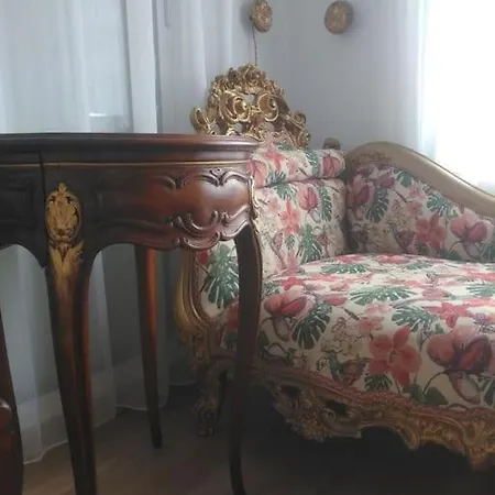 Luxury Apartment *